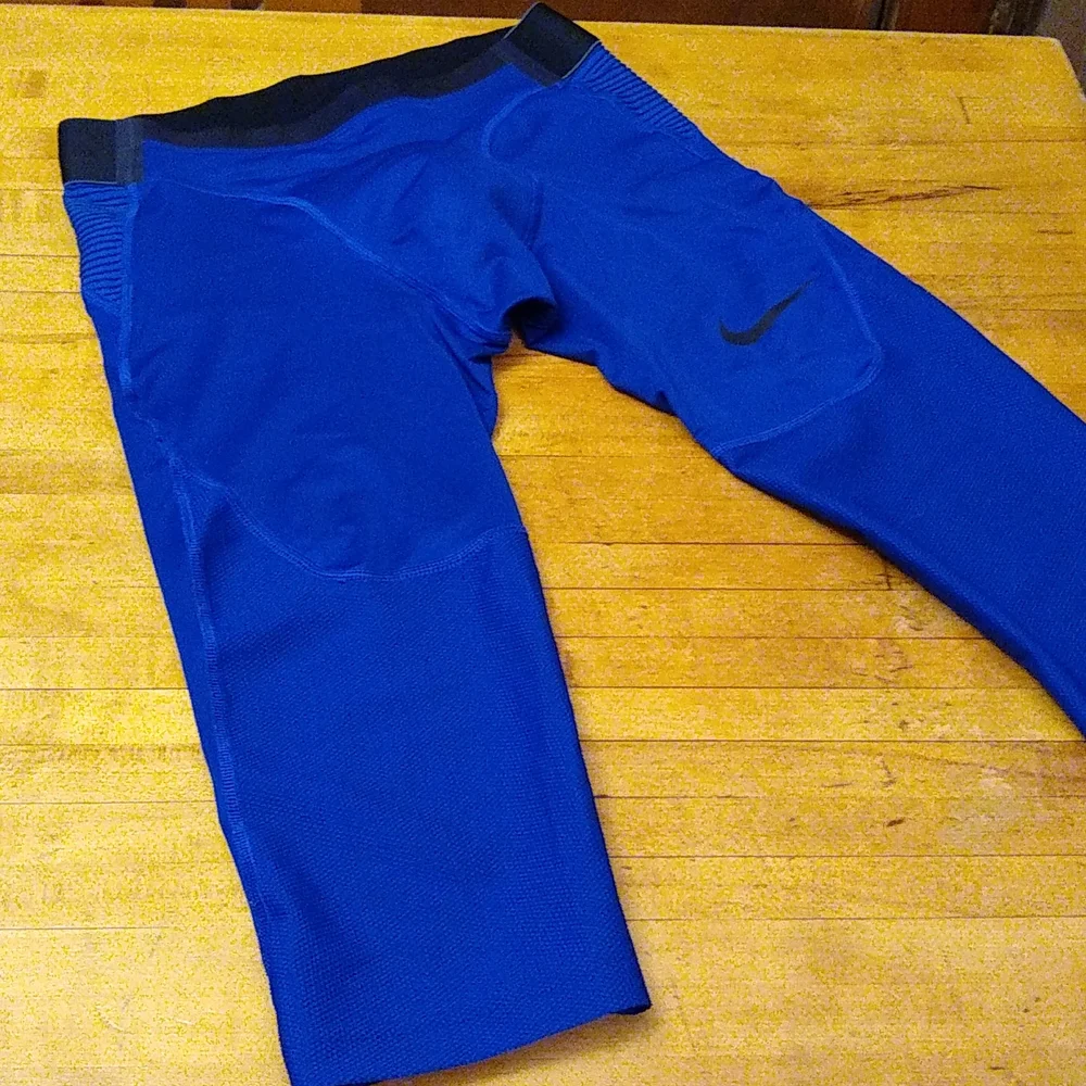 NIKE TIGHT FIT SHORTS - Picture 2 of 11